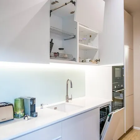Paradisio Urban Studio - Private Parking,Ac,Smart